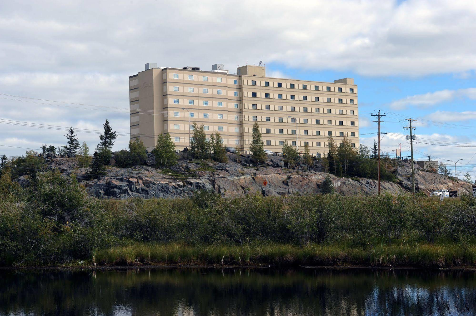 The Explorer Hotel Yellowknife Zewnętrze zdjęcie